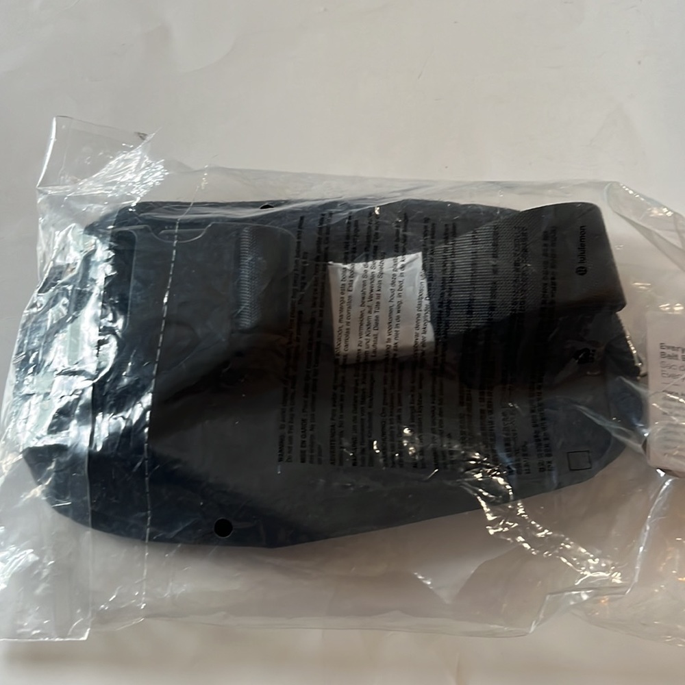 LULULEMON Large Everywhere Bag Black Pack Belt Bag- NEW WITH TAGS! - Picture 6 of 6